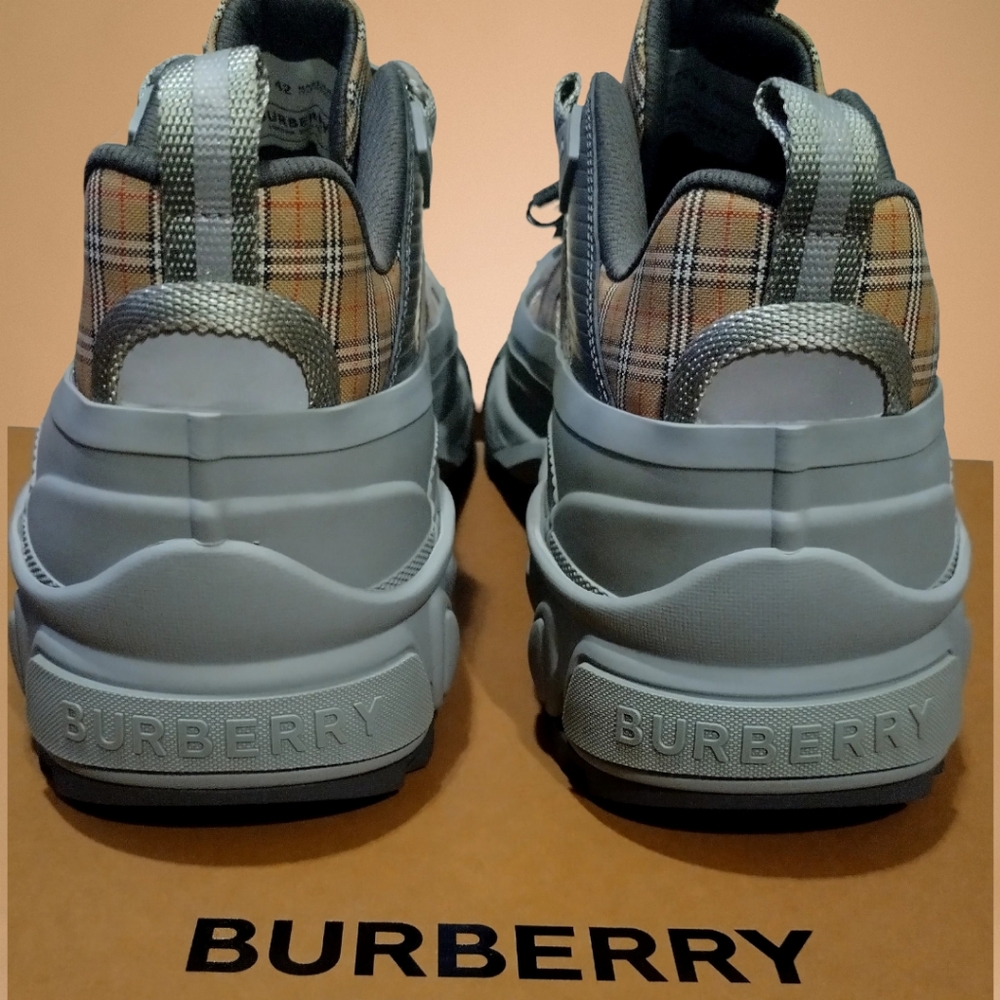 Burberry Arthur M Story Trainers - Picture 2 of 16